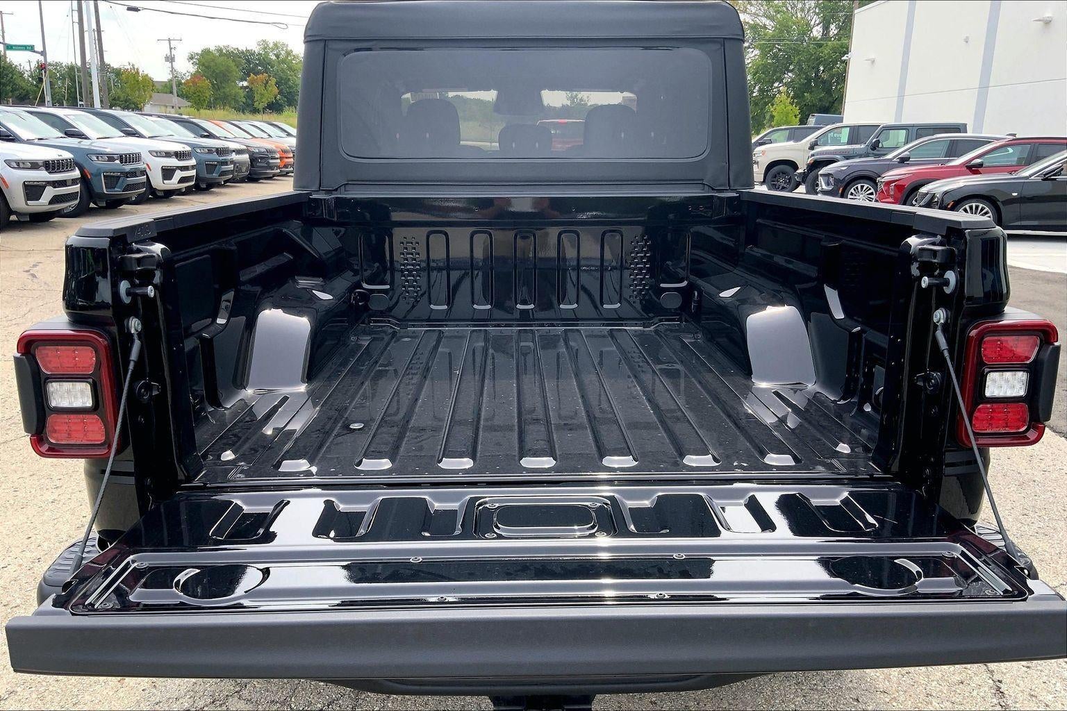 2026 Jeep Gladiator GLADIATOR SHADOW OPS 4X4