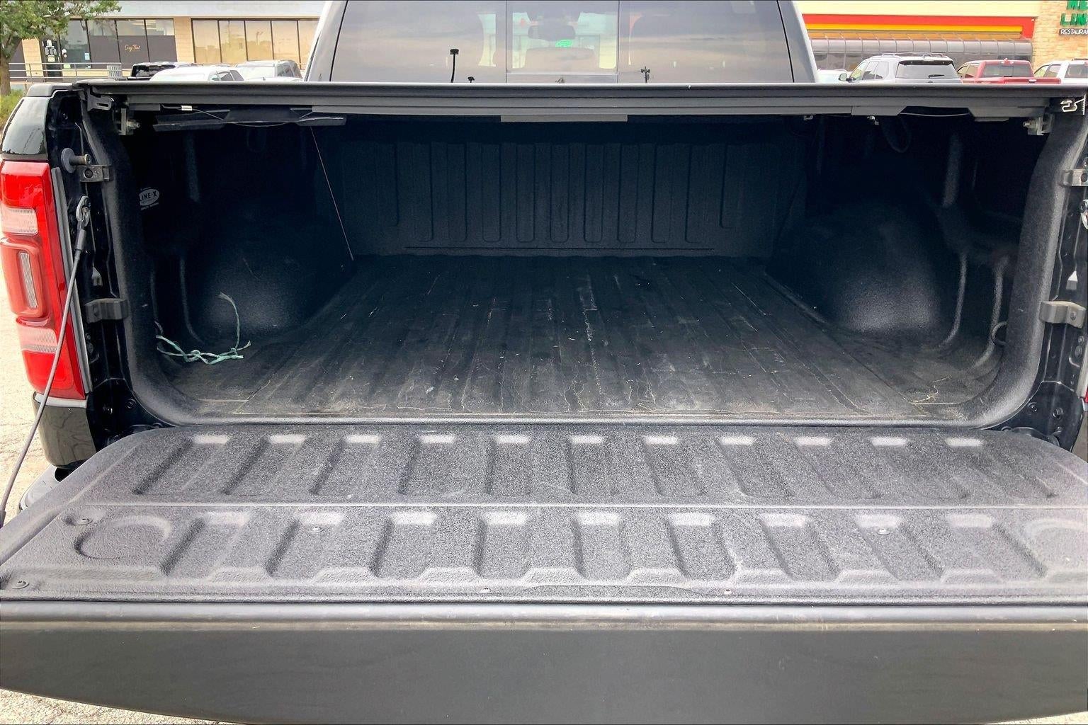 2020 RAM 1500 Laramie Crew Cab 4x4 5'7' Box