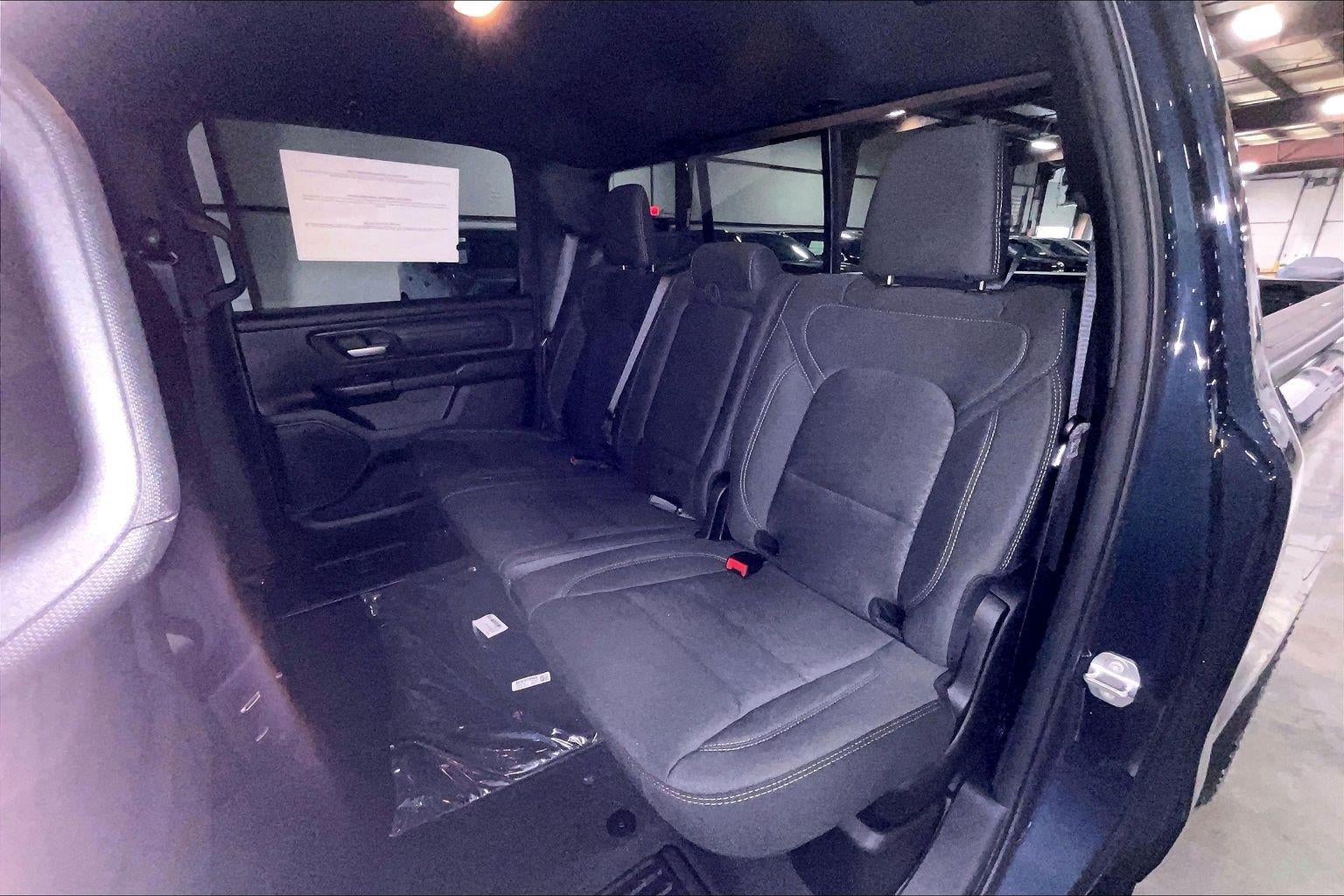 2026 RAM 1500 RAM 1500 EXPRESS CREW CAB 4X4 6'4' BOX