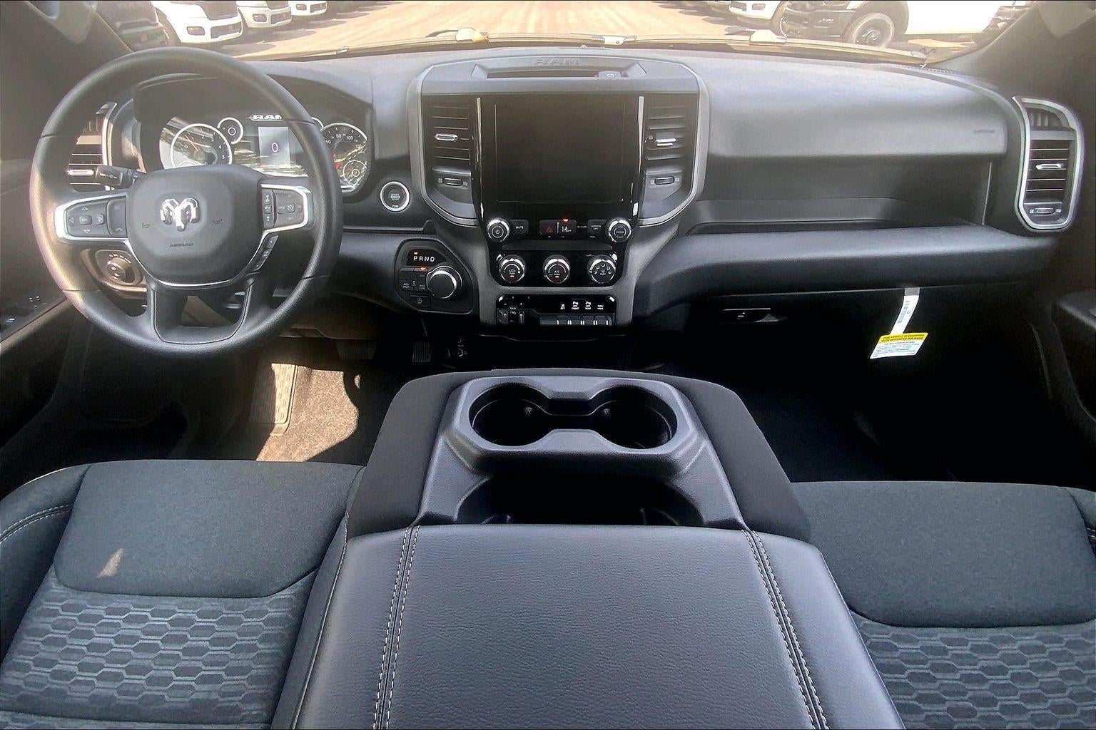 2026 RAM 1500 RAM 1500 EXPRESS CREW CAB 4X4 6'4' BOX