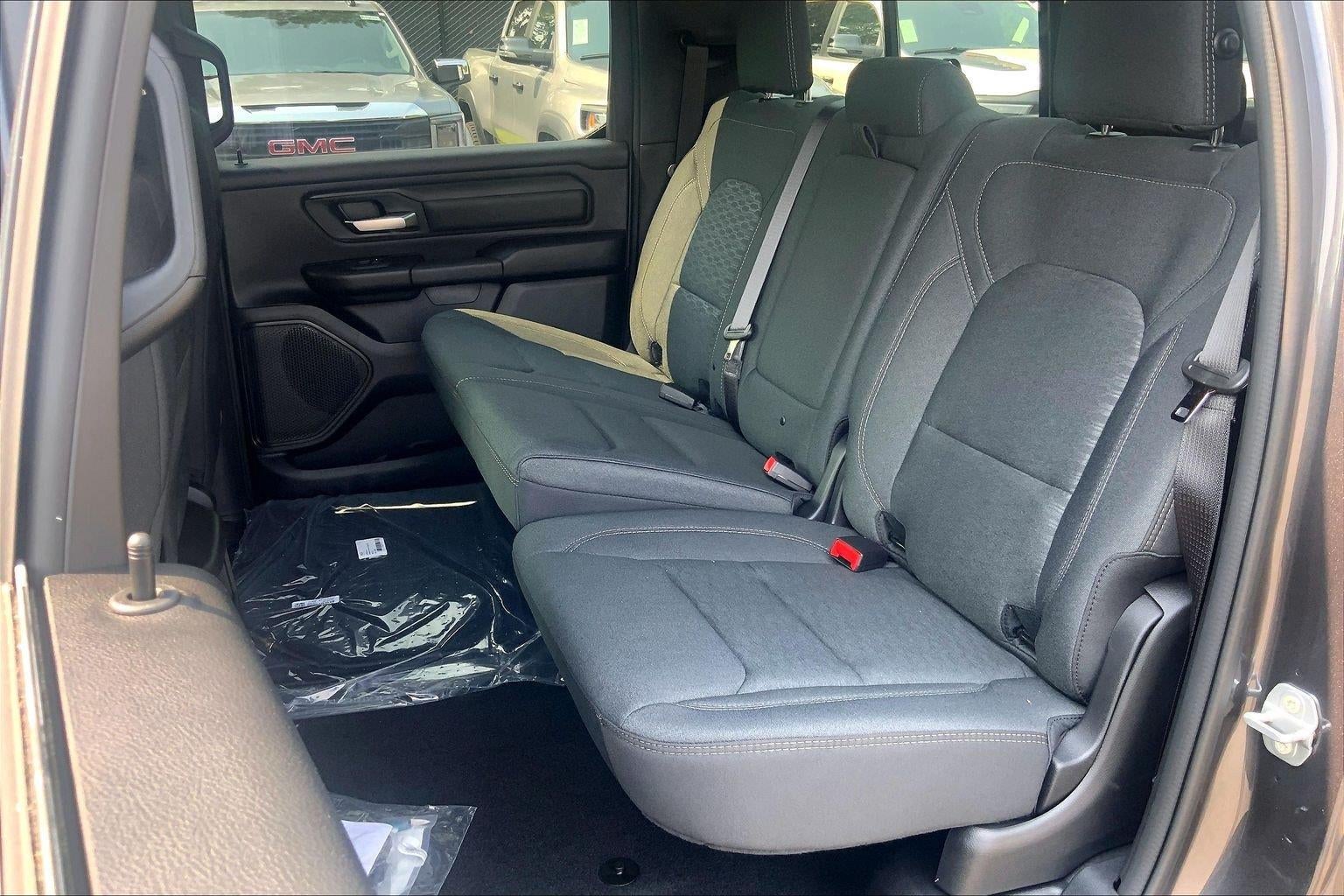 2026 RAM 1500 RAM 1500 EXPRESS CREW CAB 4X4 6'4' BOX