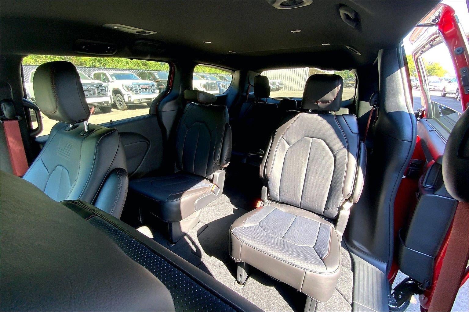 2027 Chrysler Pacifica PACIFICA SELECT