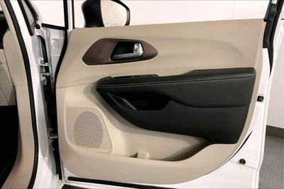 2024 Chrysler Voyager LX