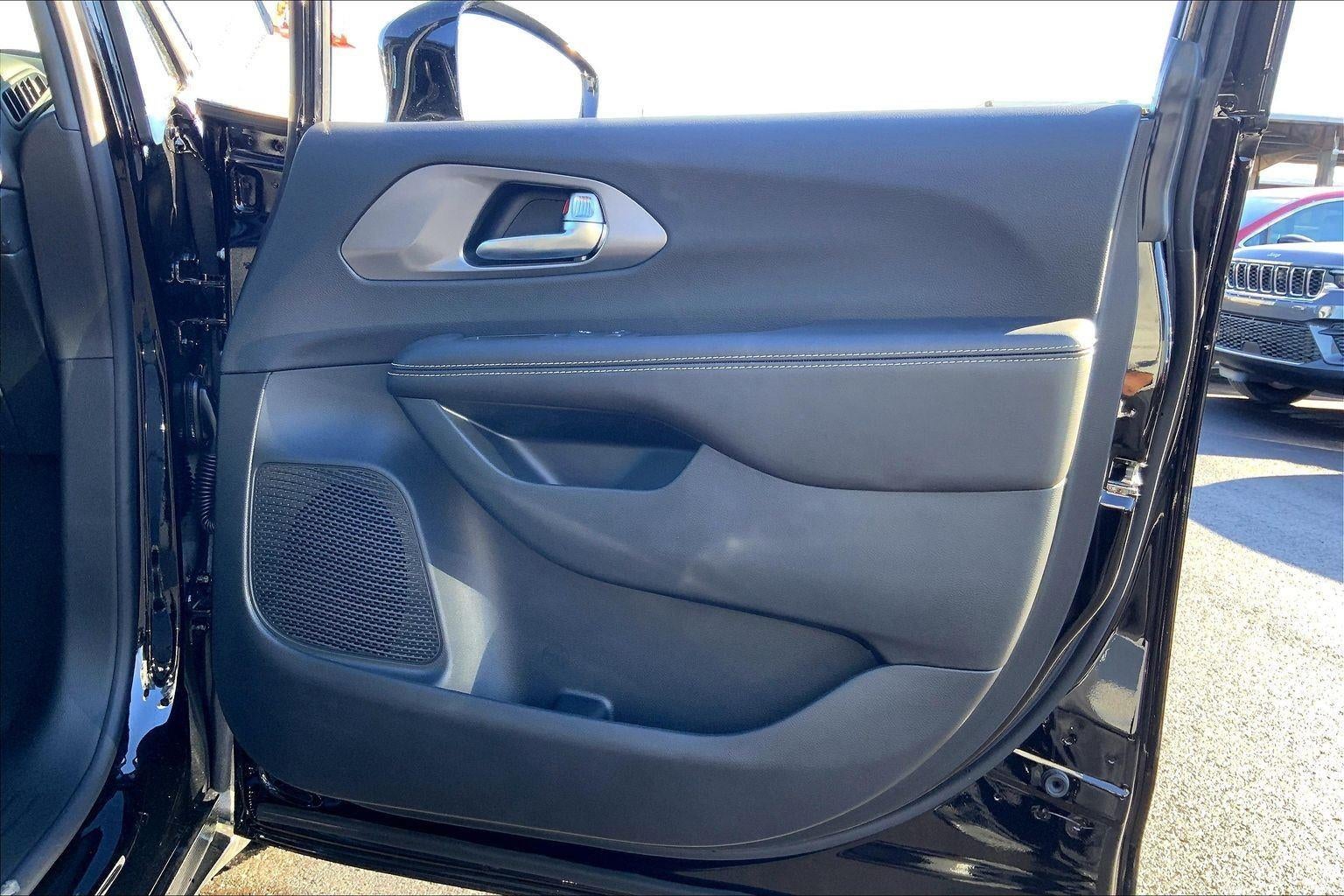 2026 Chrysler Voyager VOYAGER LX