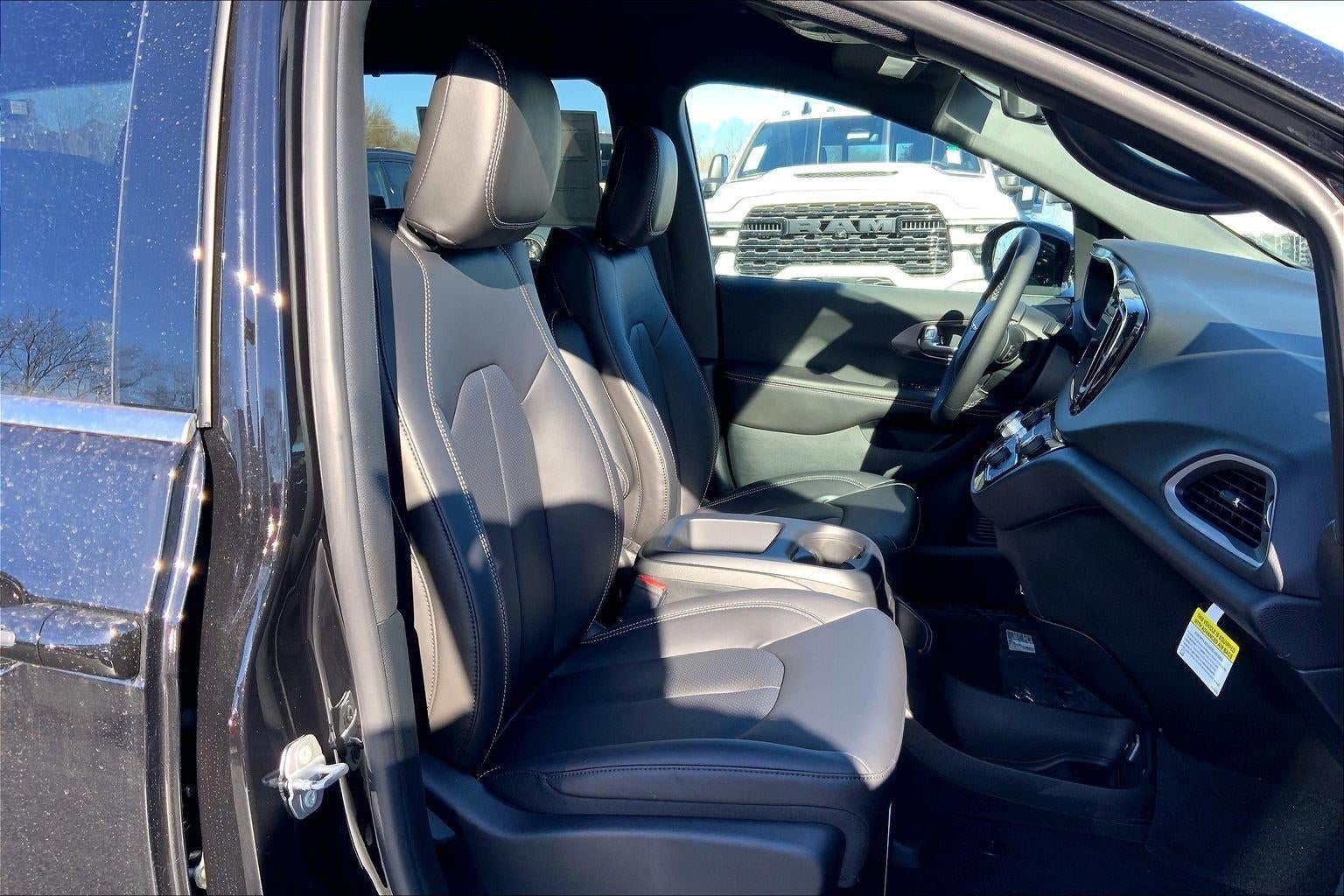 2026 Chrysler Voyager VOYAGER LX