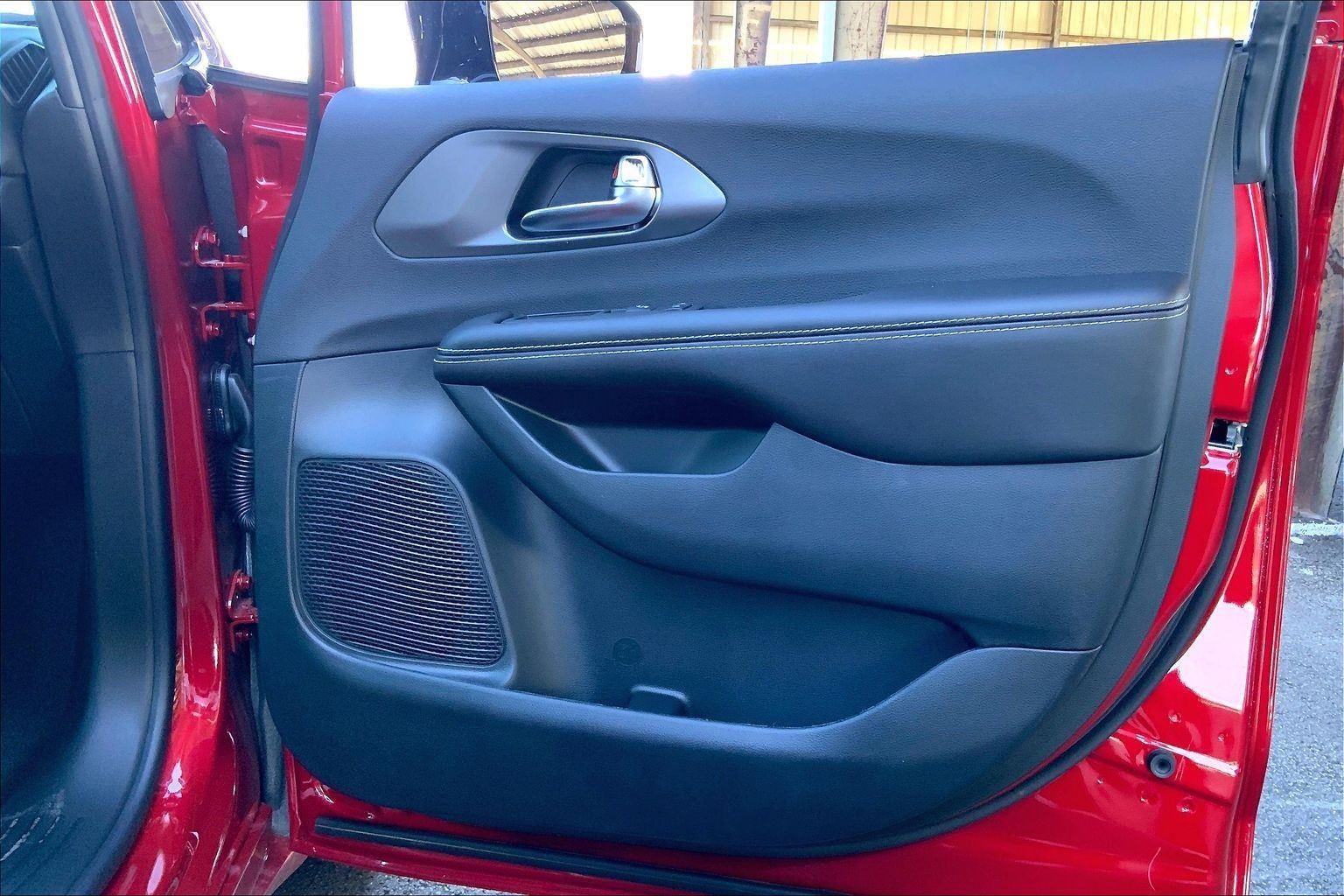 2026 Chrysler Voyager VOYAGER LX