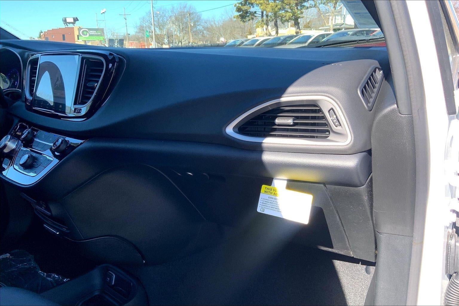 2026 Chrysler Voyager VOYAGER LX