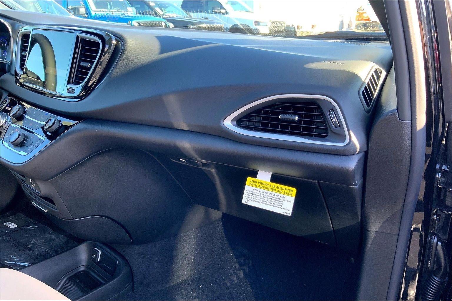 2026 Chrysler Voyager VOYAGER LX