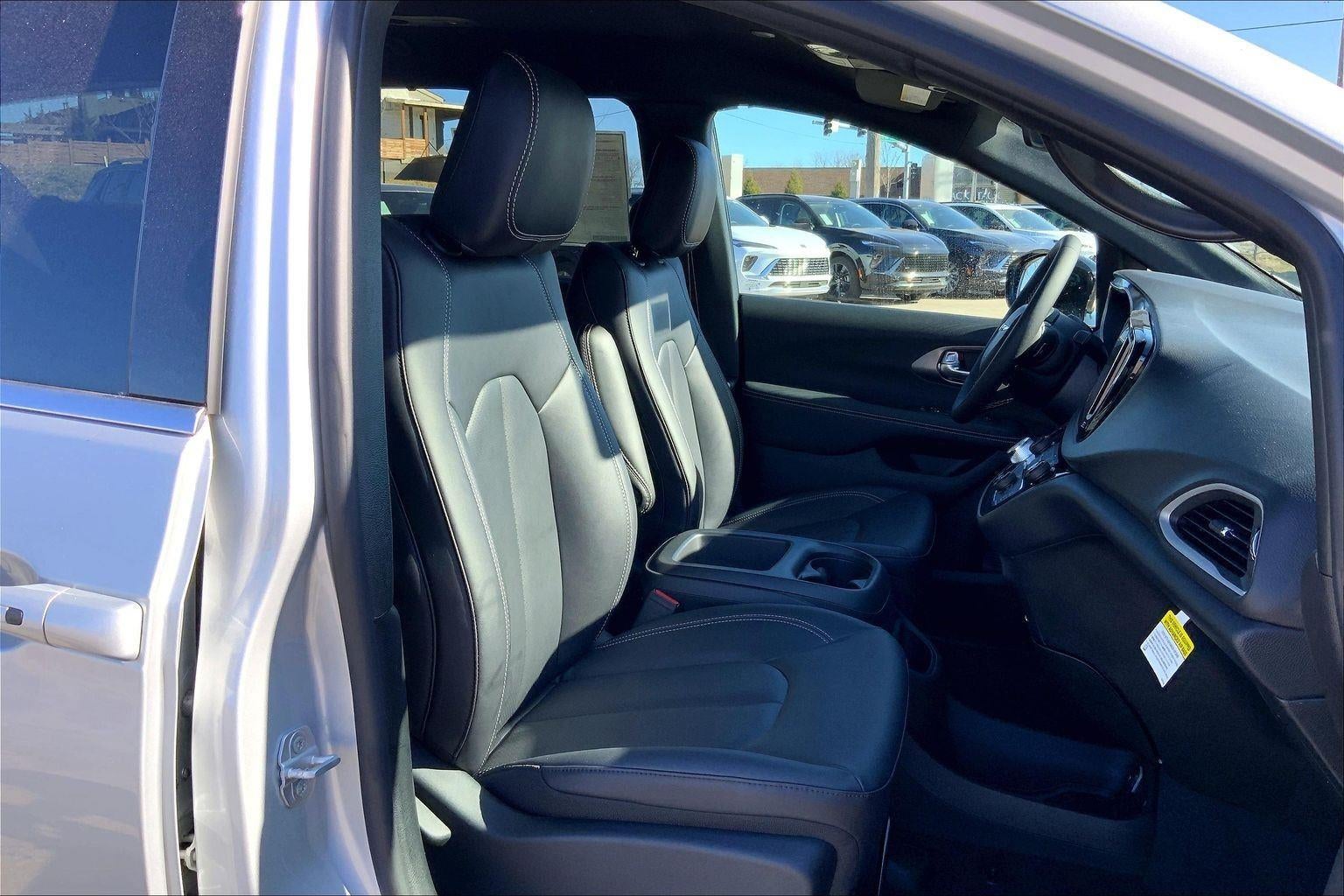 2026 Chrysler Voyager VOYAGER LX