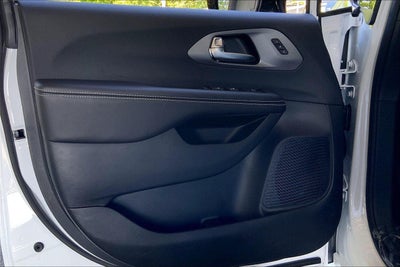 2027 Chrysler Pacifica PACIFICA SELECT AWD