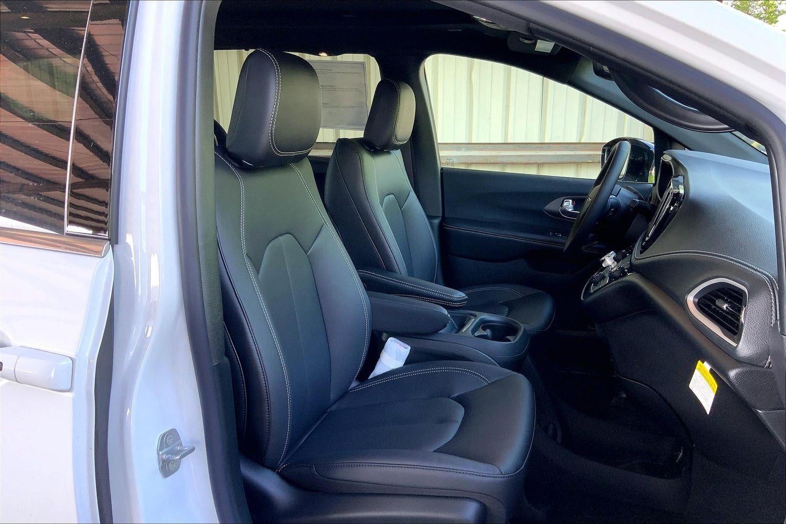 2027 Chrysler Pacifica PACIFICA SELECT AWD