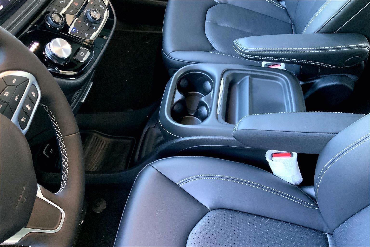 2027 Chrysler Pacifica PACIFICA SELECT AWD