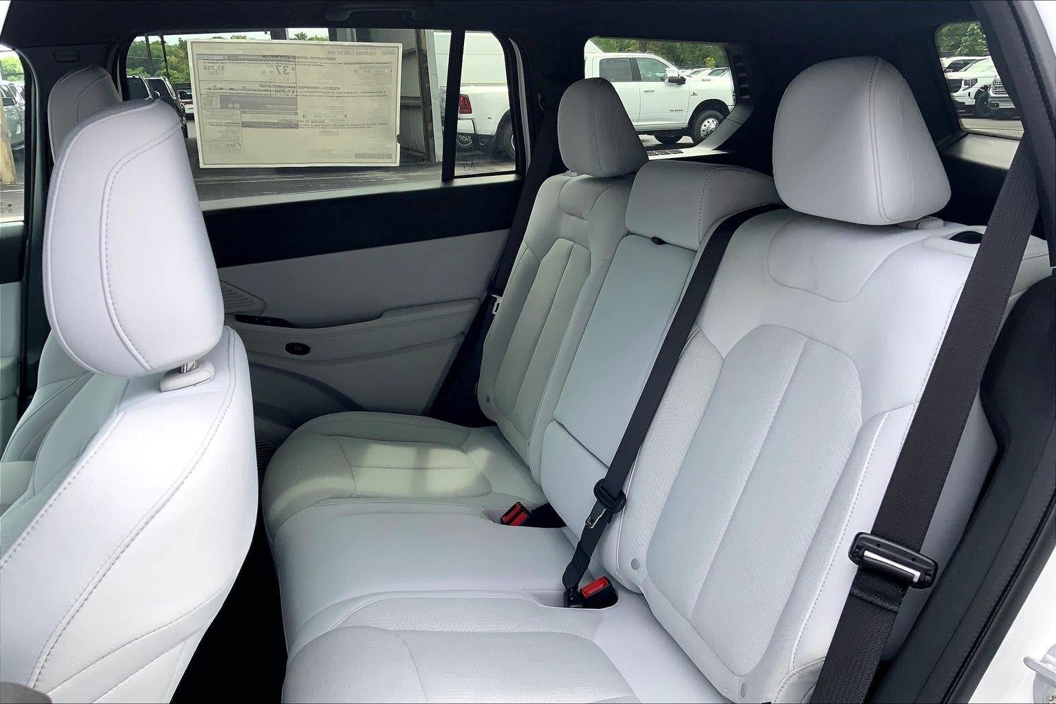 2026 Jeep Cherokee CHEROKEE LAREDO 4X4