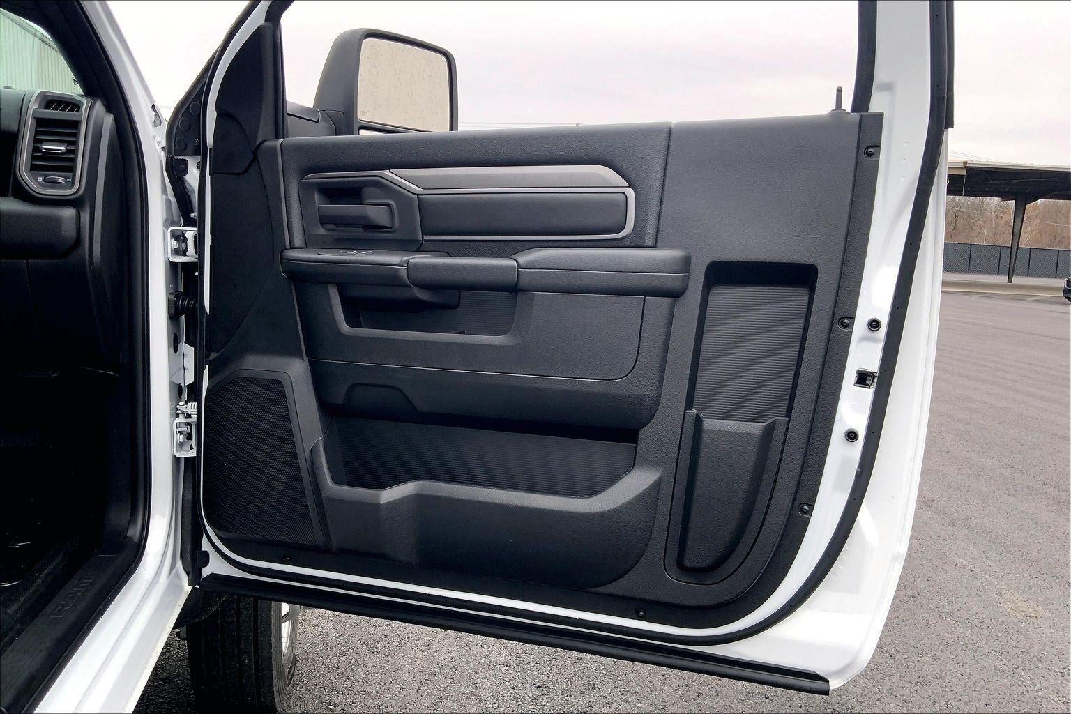 2026 RAM Ram 5500 Chassis Cab RAM 5500 TRADESMAN CHASSIS REGULAR CAB 4X4 84' CA