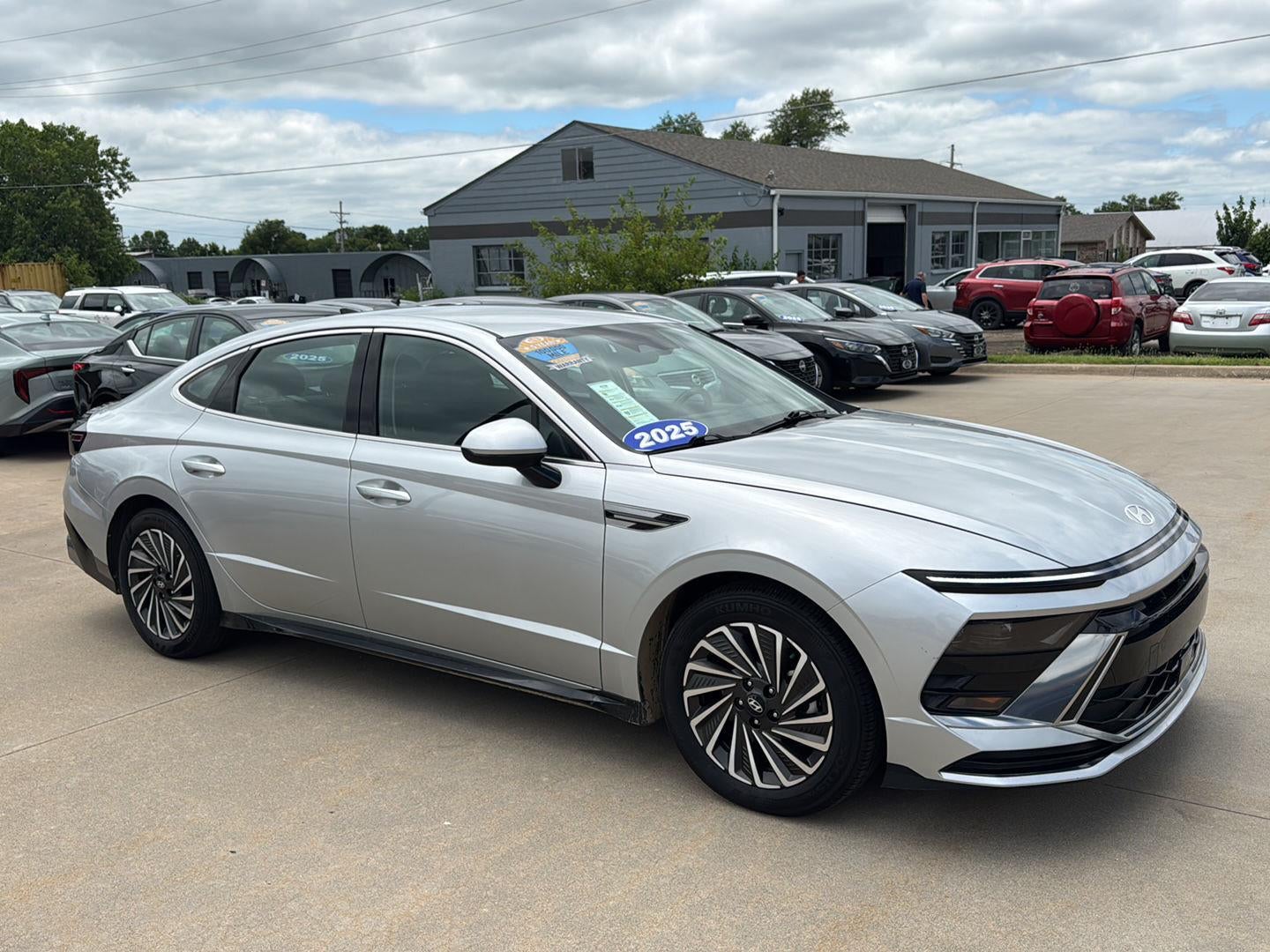2025 Hyundai SONATA HYBRID SEL
